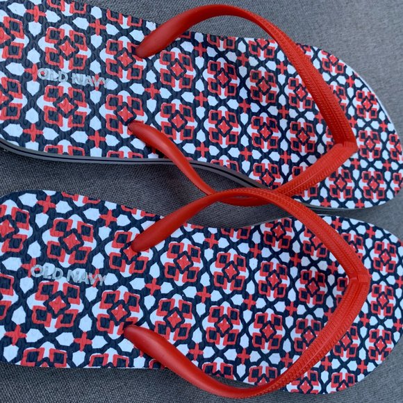 Womens 2 Pairs of Flip Flops - Old Navy & Chatties - Picture 6 of 6